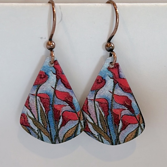 Calla Lilly earrings. Teardrop shape. Design on front and back - Picture 1 of 2